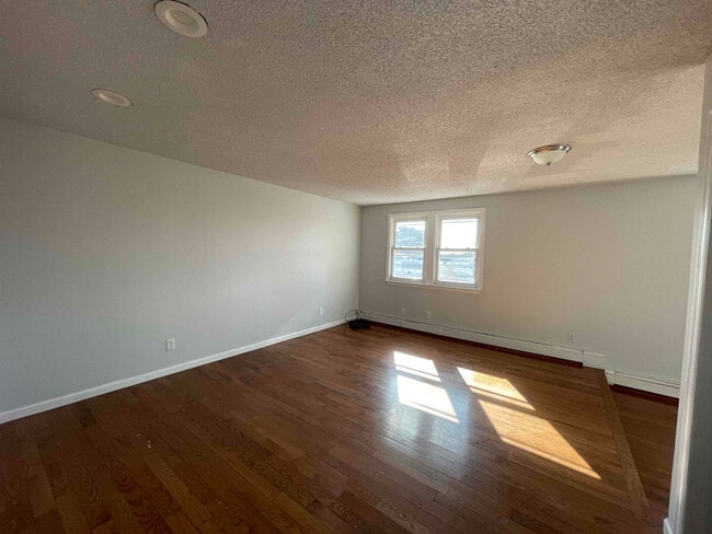 Building Photo - 161 Seaview Ave