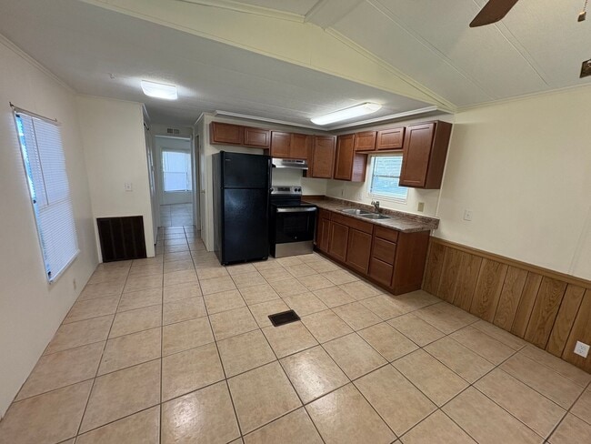 Foto del edificio - Tavares 1 Bed 1 Bath Waterfront Mobile Home