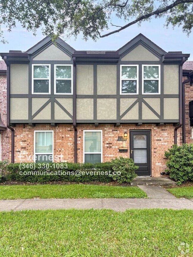 Building Photo - 2206 Shadowdale Dr