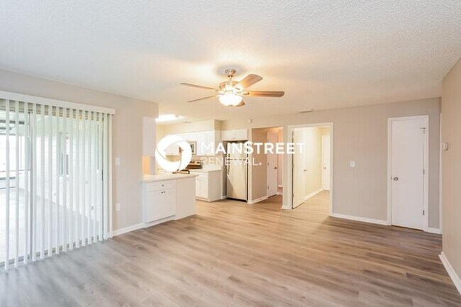 Foto del edificio - 3 Bedroom Pet-Friendly Home in LAKELAND, FL with Main Street Renewal