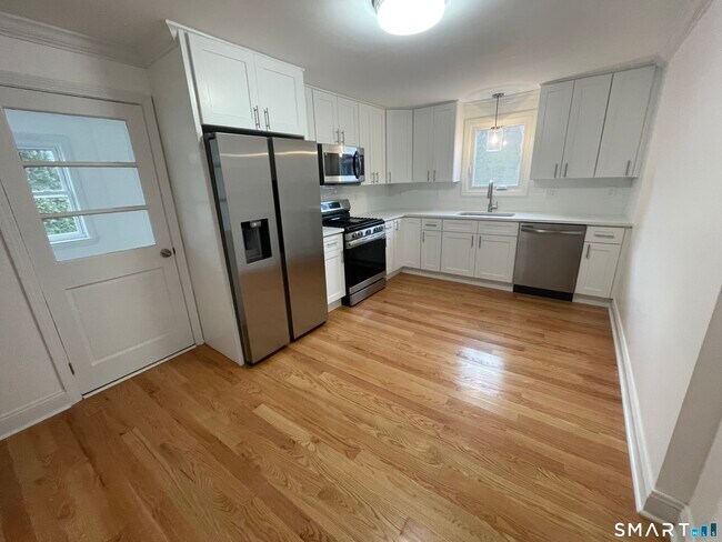 Building Photo - 471 Marlborough Terrace