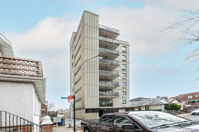 Building Photo - 52 Brighton 1St Pl