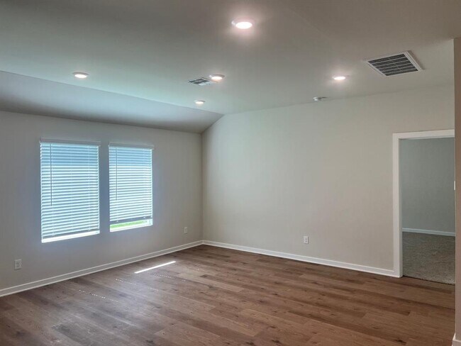 Foto del edificio - 2925 Firefly Dr