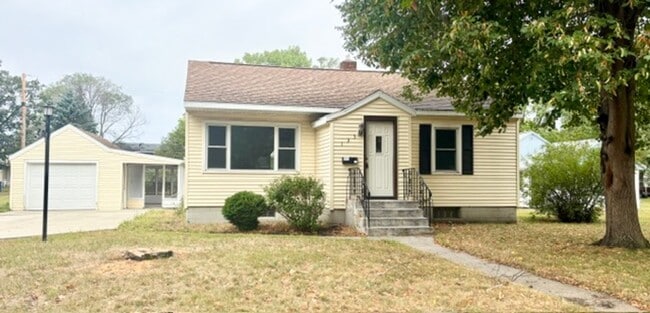 Building Photo - 135 24th Ave S