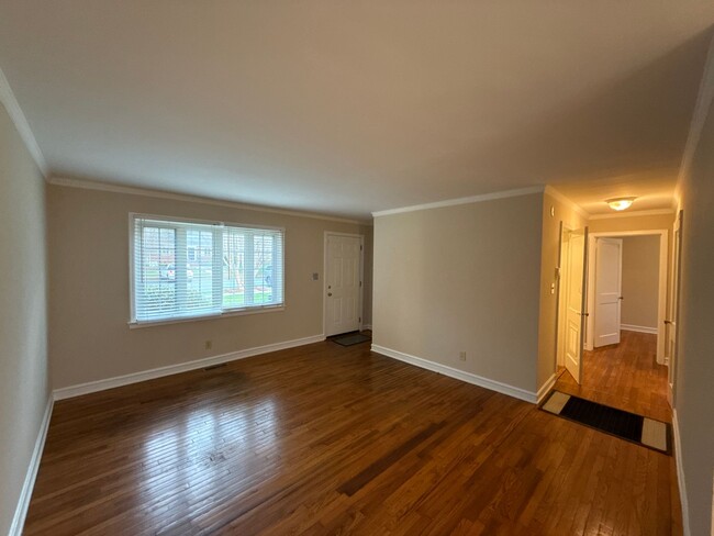 Building Photo - Condo in Myers Park Area!