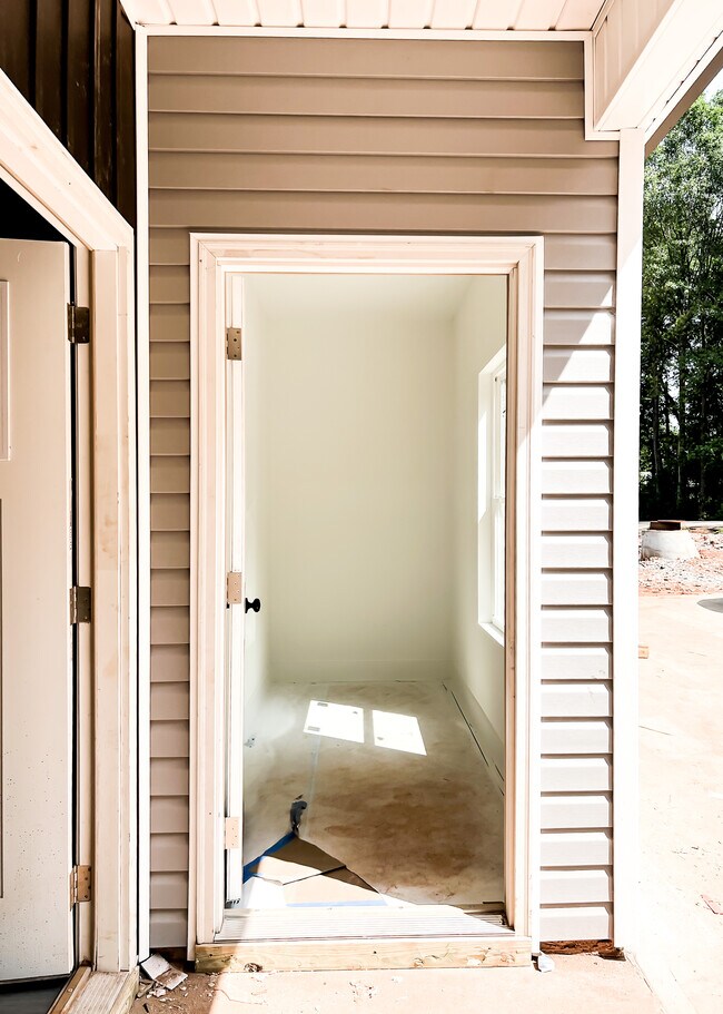 Building Photo - 211 Johnson Cir