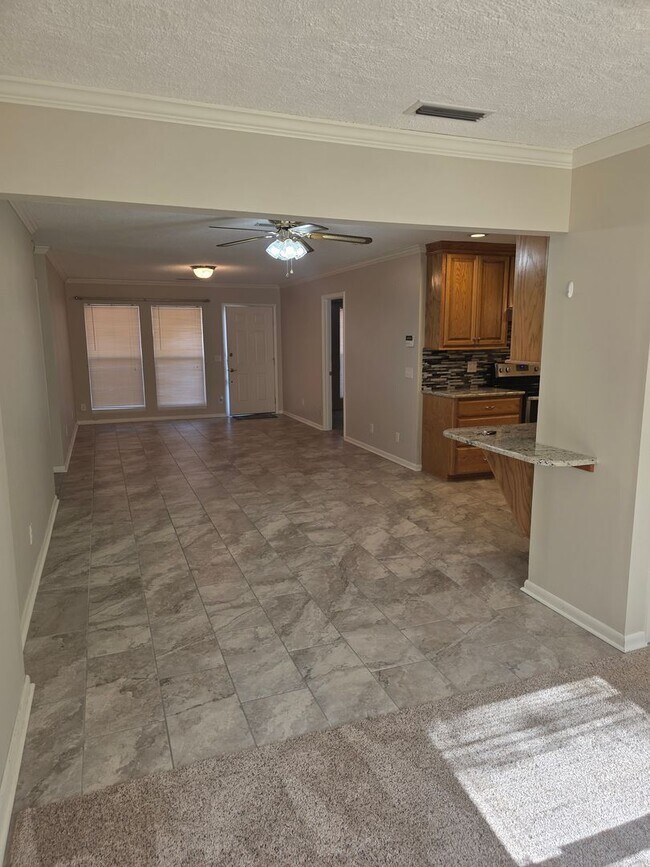 Foto del edificio - Available Now!