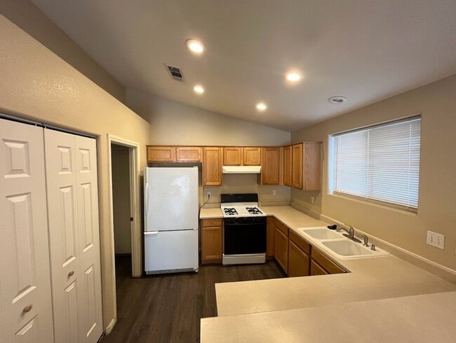 Foto del edificio - Great Single Story 3 Bedroom in the SW!