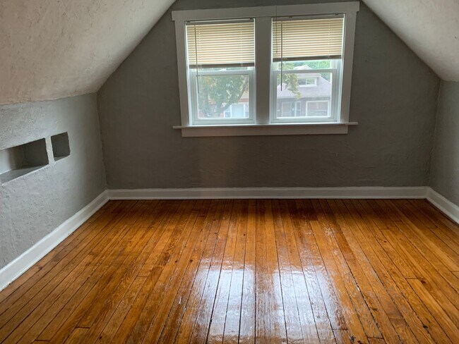 Foto del edificio - Renovated 4 Bedroom in Calumet Heights