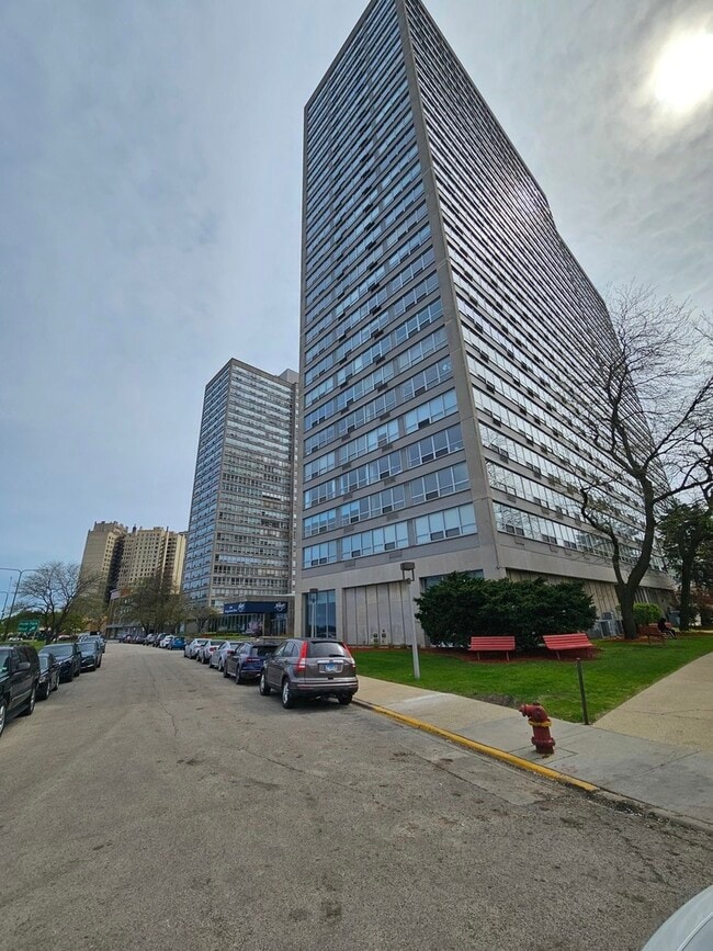Building Photo - 4800 S Chicago Beach Dr