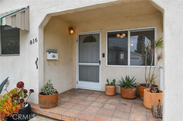 Building Photo - 816 W Upland Ave