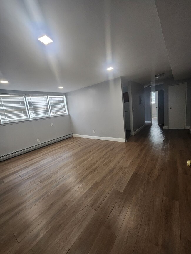 Building Photo - 364 Williamson St