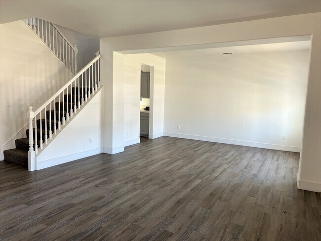 Foto del edificio - 456 Meadow Creek Dr