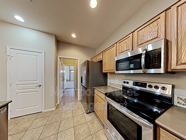 Building Photo - 1238 W Desert Basin Dr