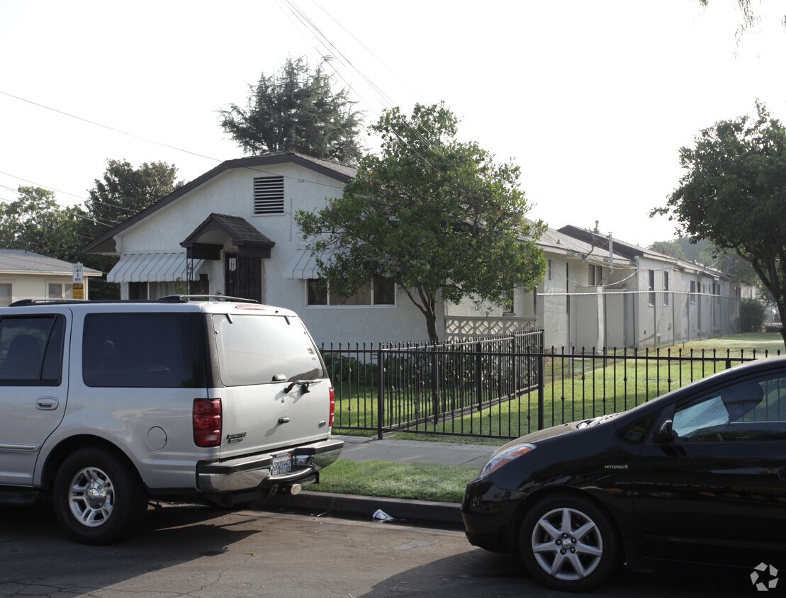 Building Photo - 6702 Flora Ave