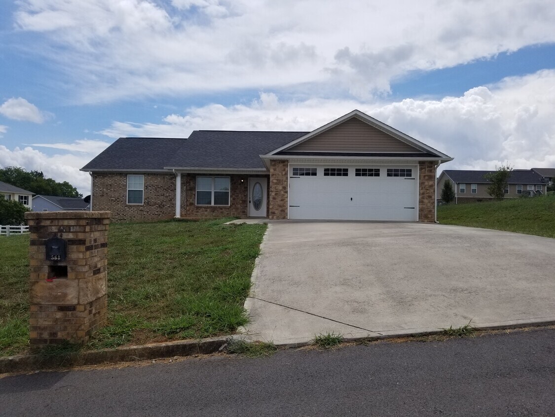 561 Hills Gate Cir, Seymour, TN 37865 House Rental in Seymour, TN