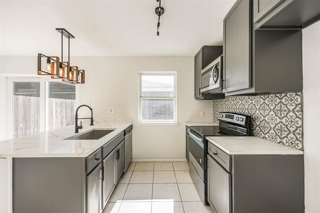 Building Photo - 37 San Jacinto Dr