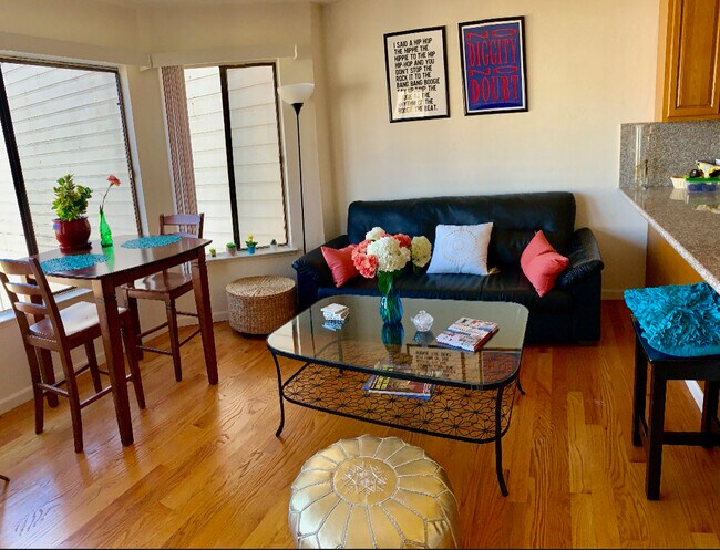 ¡ESPACIO DE VIDA LUMINOSO COMPARTIDO! - 486 40th Ave