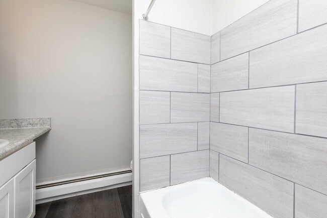 Building Photo - Livingstone Apartment Homes
