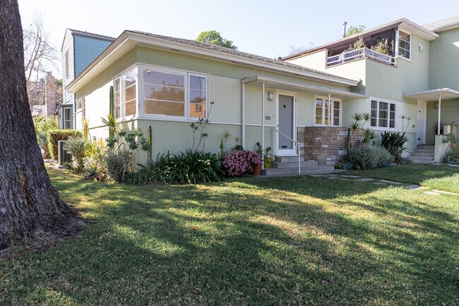 Building Photo - 2501 W Silver Lake Dr