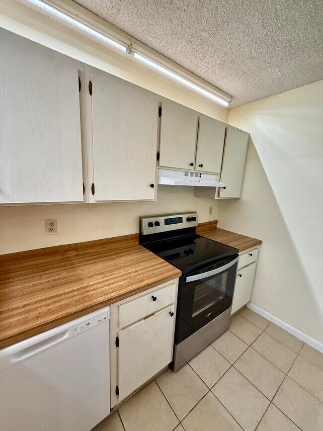 Building Photo - 3764 N University Dr