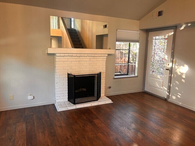Building Photo - Great home for rent in Visalia