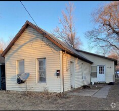 Building Photo - 508 E 8th St