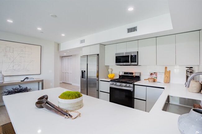 Foto del edificio - 1846 N Cherokee Ave