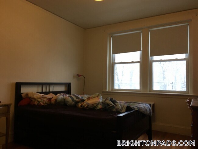 Building Photo - 2045 Commonwealth Ave