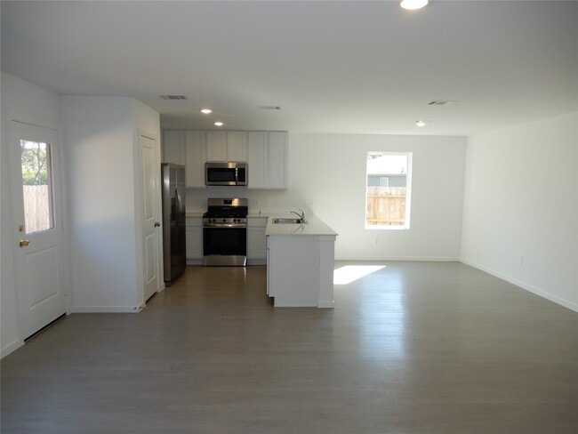 Foto del edificio - 16551 Plum Bark Dr