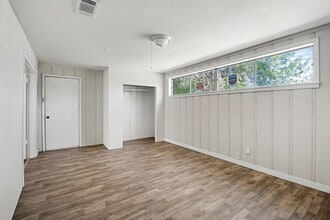 Building Photo - 5711 Ridgeway Dr