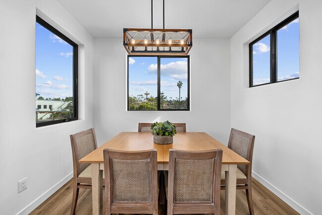 Building Photo - 148 S Myers St