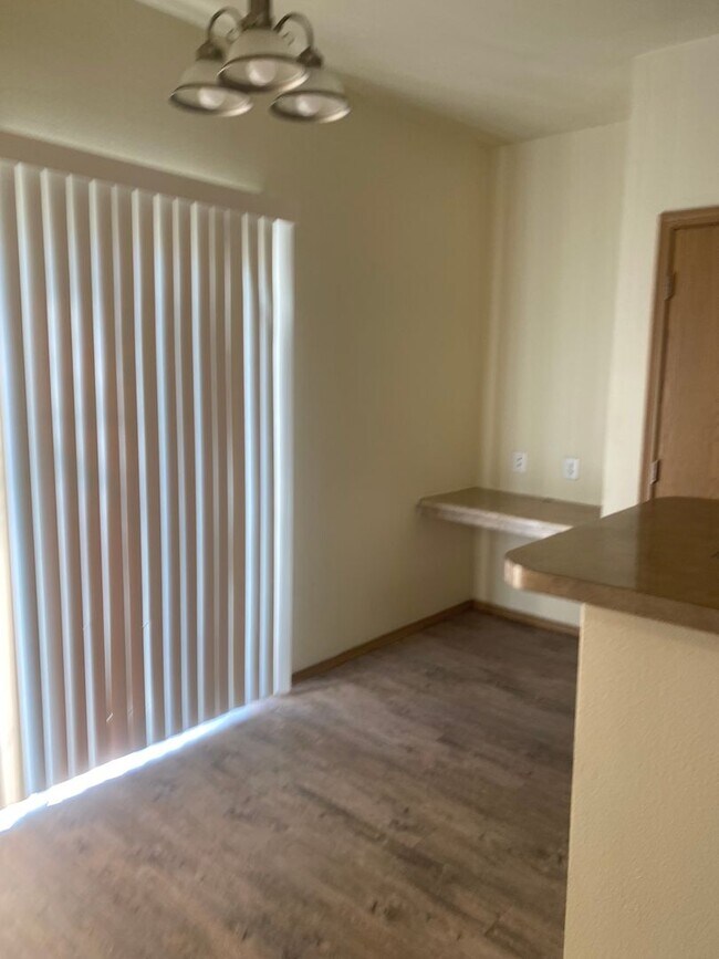 Building Photo - 1000 Diamond Dr