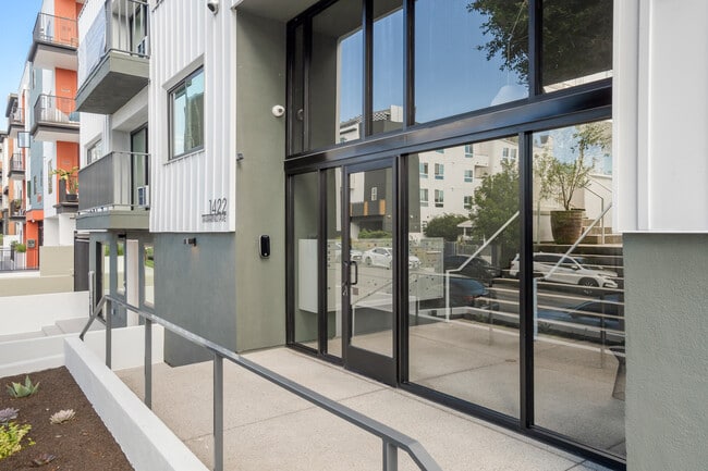 Building Photo - 1422 Tamarind Ave