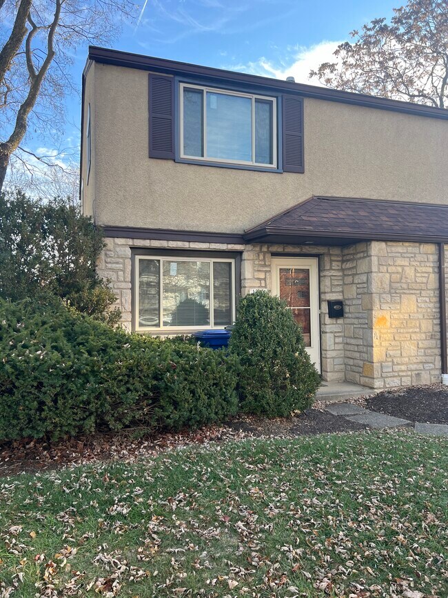 Building Photo - 1324 Meadow Rd