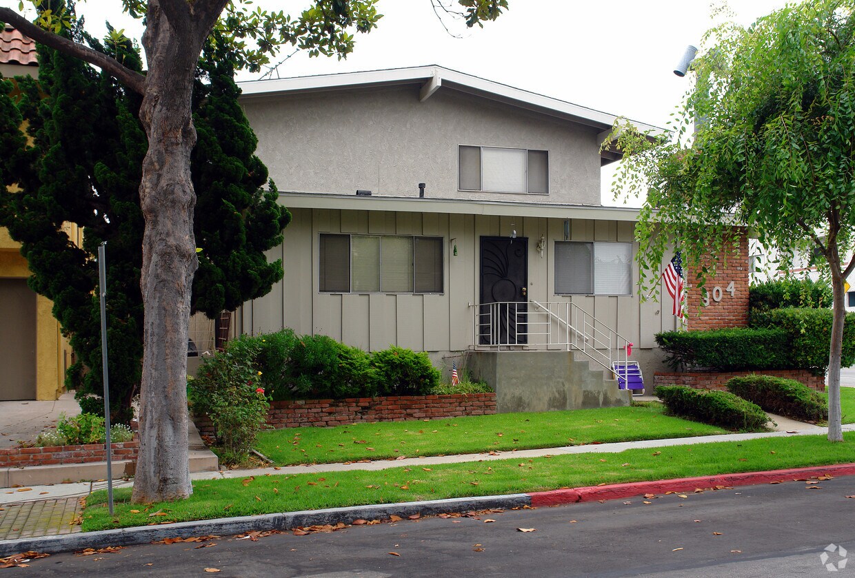 Building Photo - 304 Whiting St