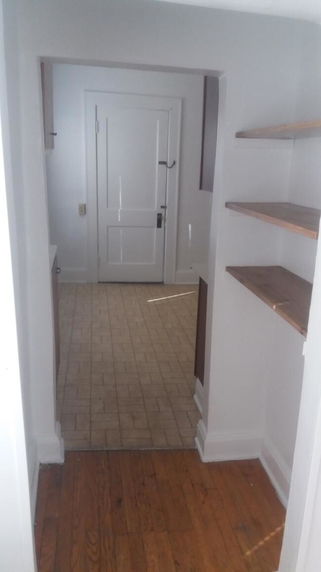 SUNROOM TO KITCHEN - 1629 Quarrier St