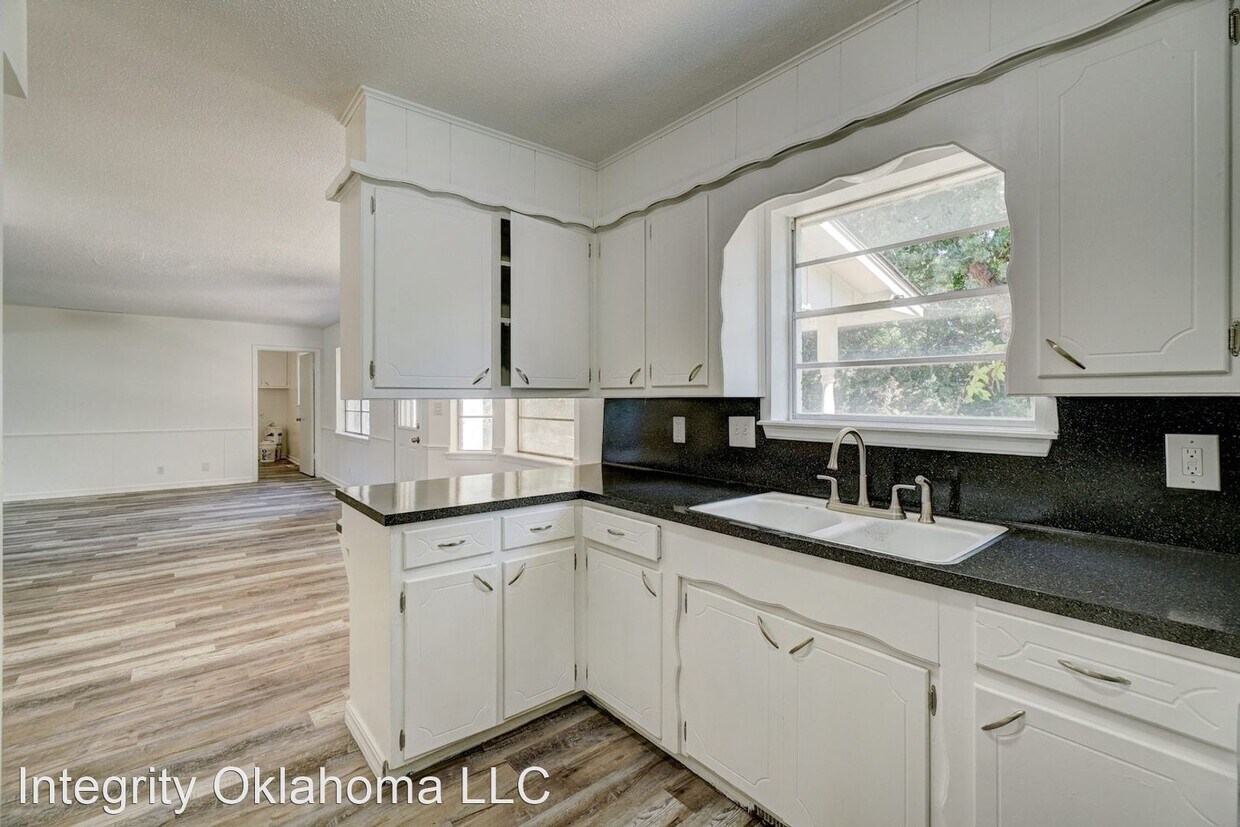 Primary Photo - 5 br, 3 bath House - 1033 Mockingbird Ln.