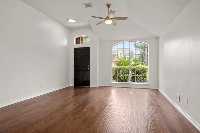 Foto del edificio - 16014 Lakestone Dr