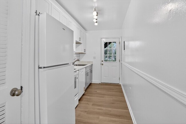 Foto del edificio - 463 Medlock Rd