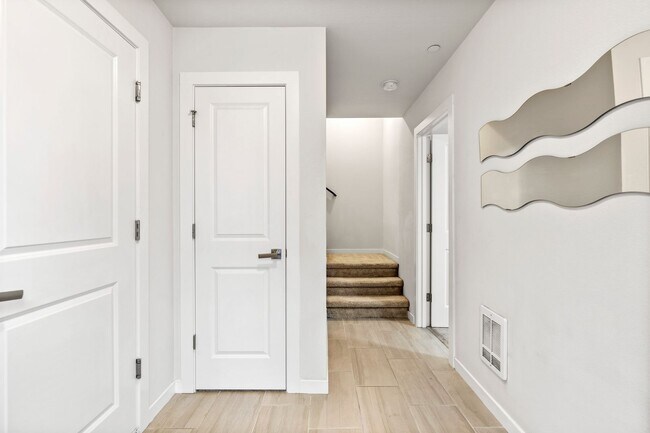 Foto del edificio - Newer 4 bed, 3.5 bath Townhome In Lynnwood...