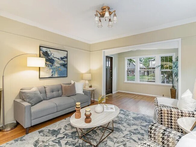 Foto del edificio - 2416 34th Ave S