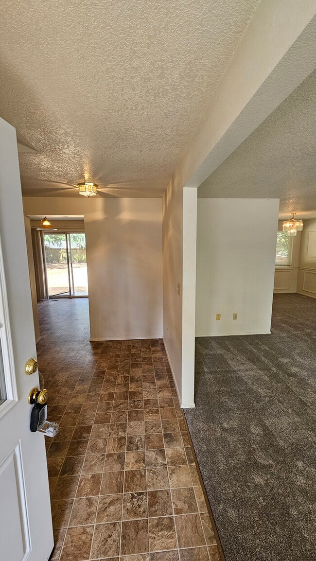 Building Photo - 2 story home in the Puyallup close to shopping