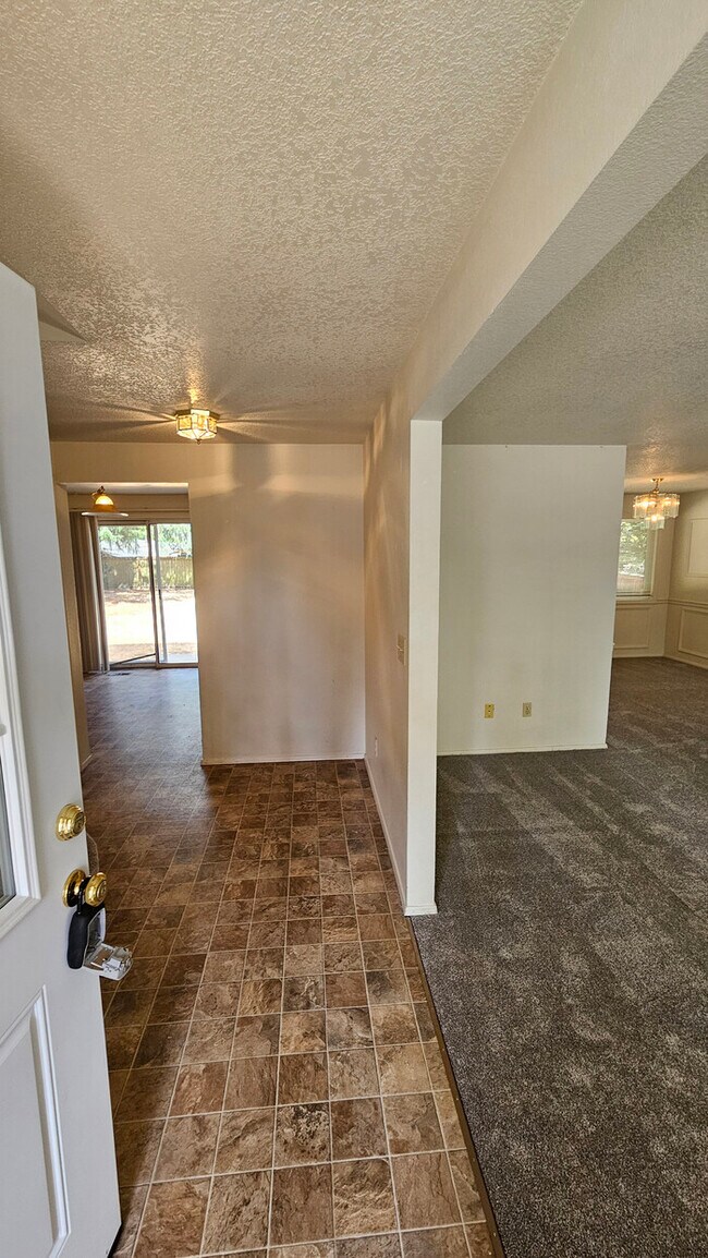 Foto del edificio - 2 story home in the Puyallup close to shopping