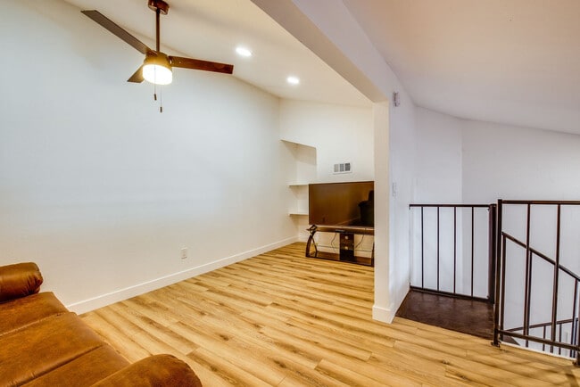 Building Photo - 1351 N Pleasant Dr