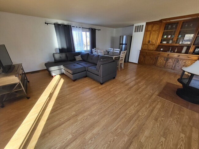 Building Photo - Beautiful Mountain View! 725 Jackson Way, ...