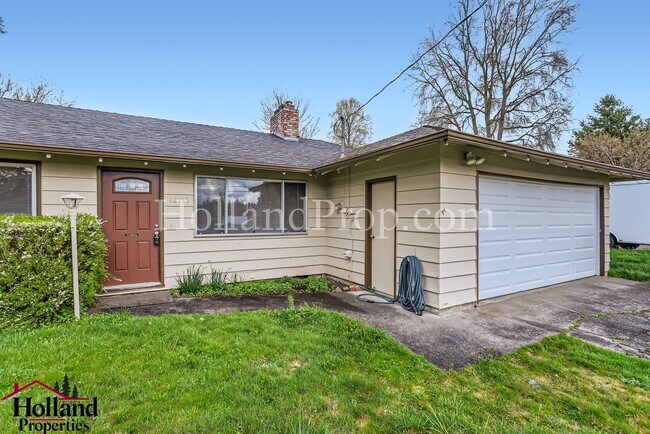 Building Photo - Charming Tigard Home with Spacious Yard & ...