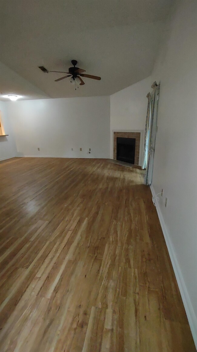 Foto del edificio - 1571 Stone Rd