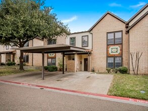Building Photo - 2445 Monarch Dr