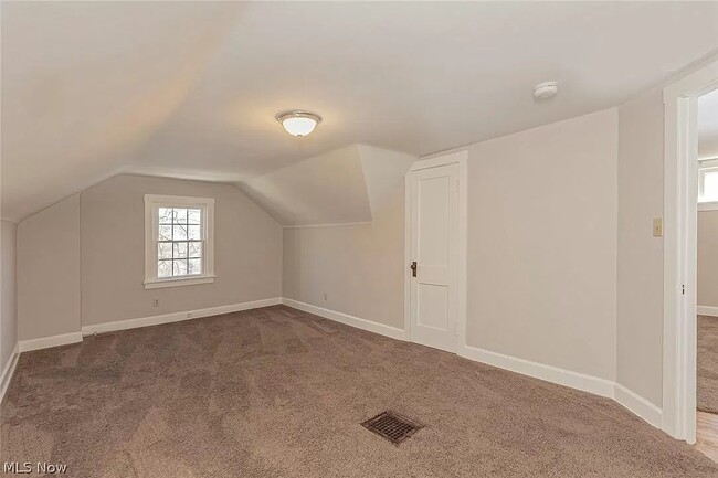 3rd floor bedroom - 3595 Glencairn Rd
